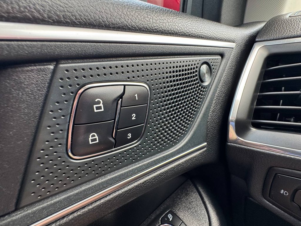 Photo 50 of this FORD EDGE