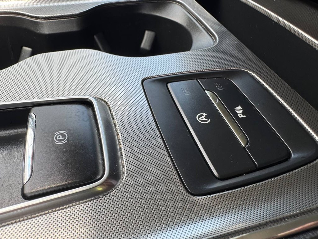 Photo 23 of this FORD EDGE