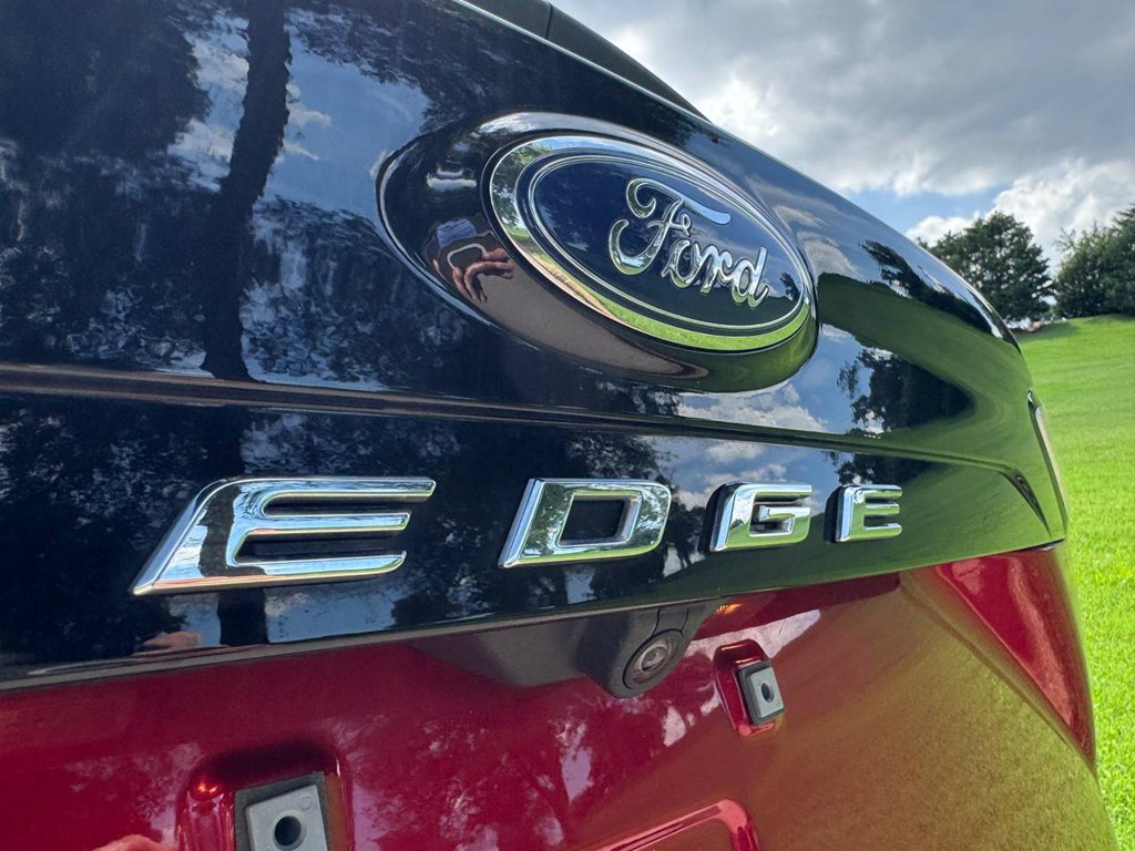 Photo 56 of this FORD EDGE