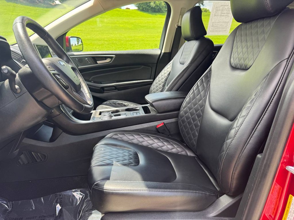Photo 30 of this FORD EDGE