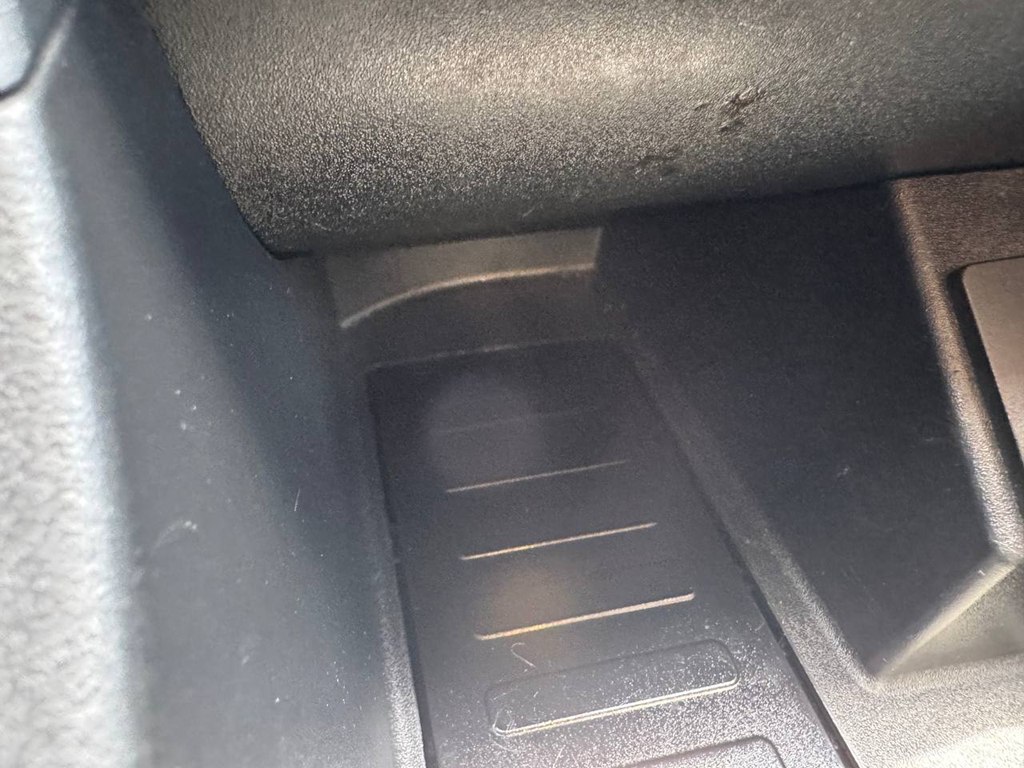 Photo 24 of this FORD EDGE