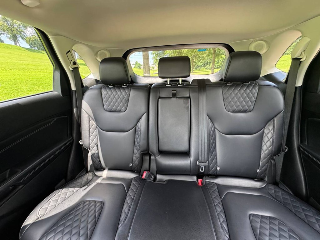 Photo 25 of this FORD EDGE