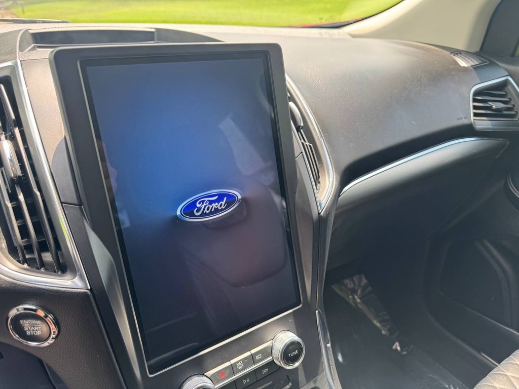 Photo 31 of this FORD EDGE