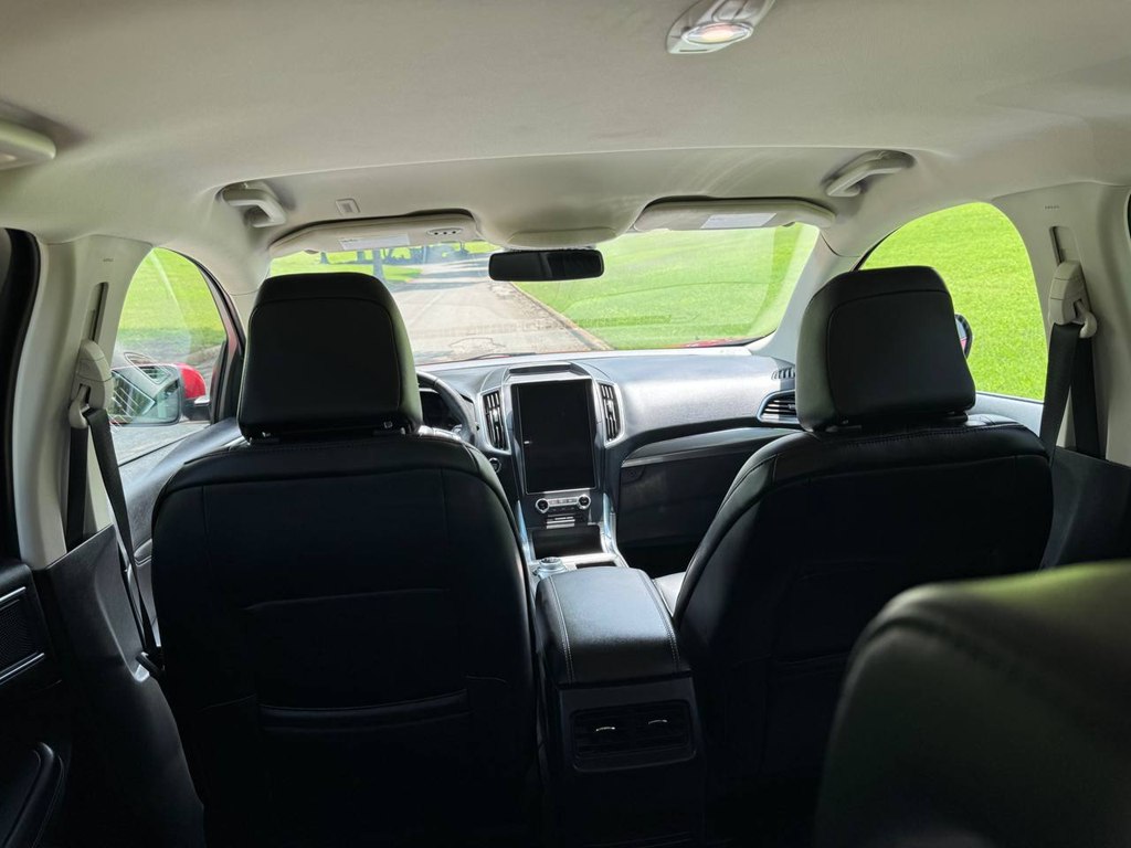 Photo 43 of this FORD EDGE