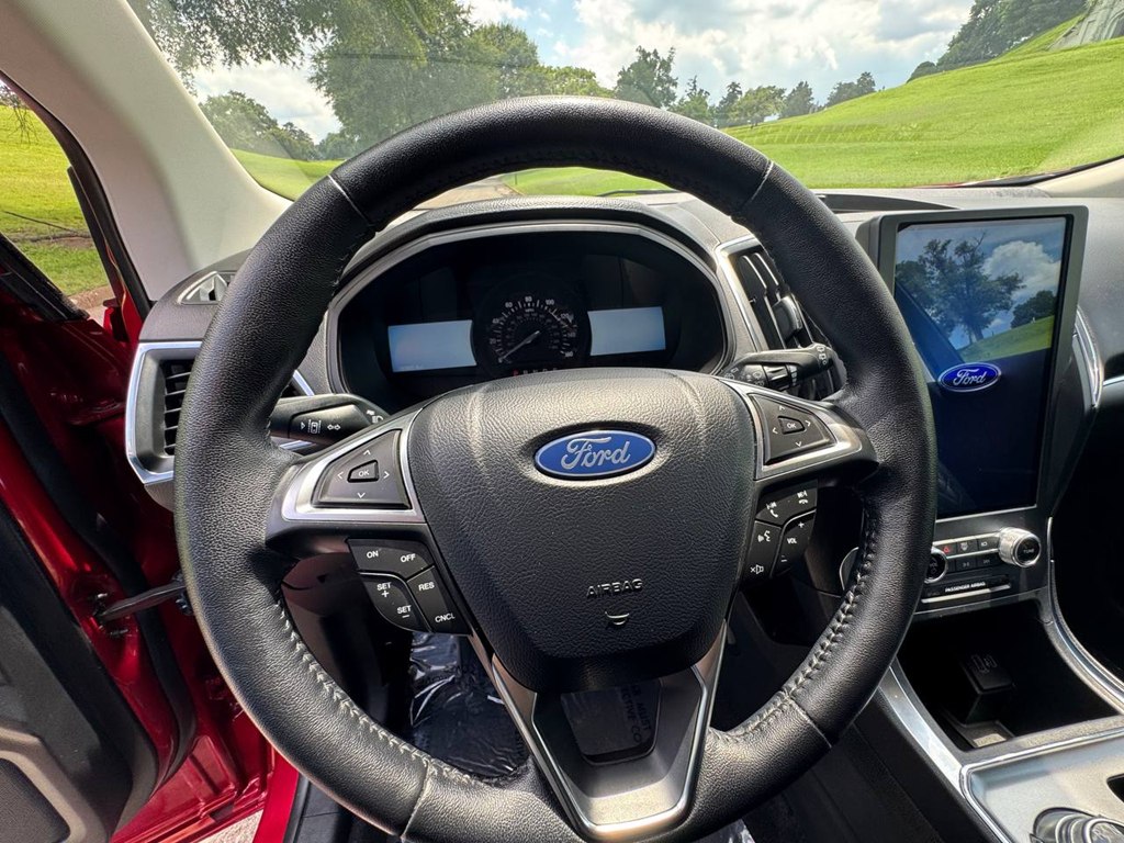 Photo 19 of this FORD EDGE