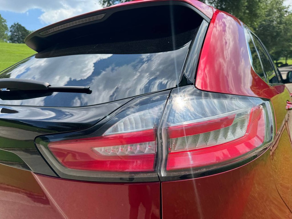 Photo 18 of this FORD EDGE