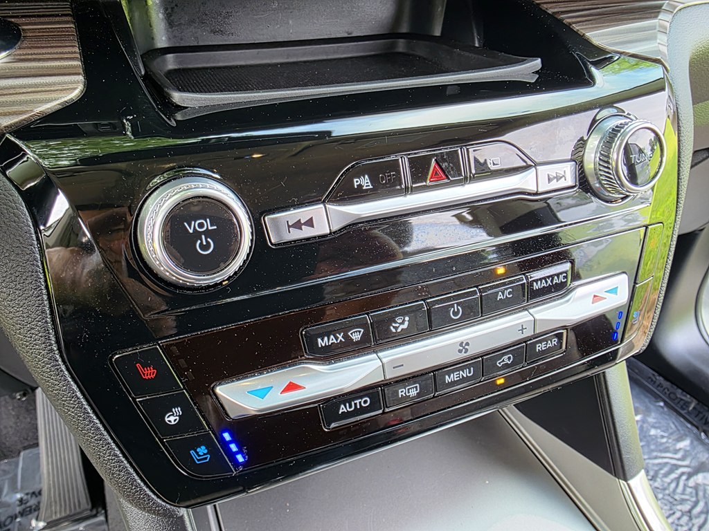 Photo 16 of this FORD EXPLORER