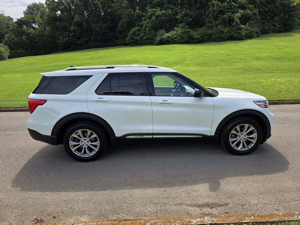 Photo 8 of this FORD EXPLORER