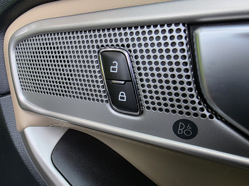 Photo 38 of this FORD EXPLORER