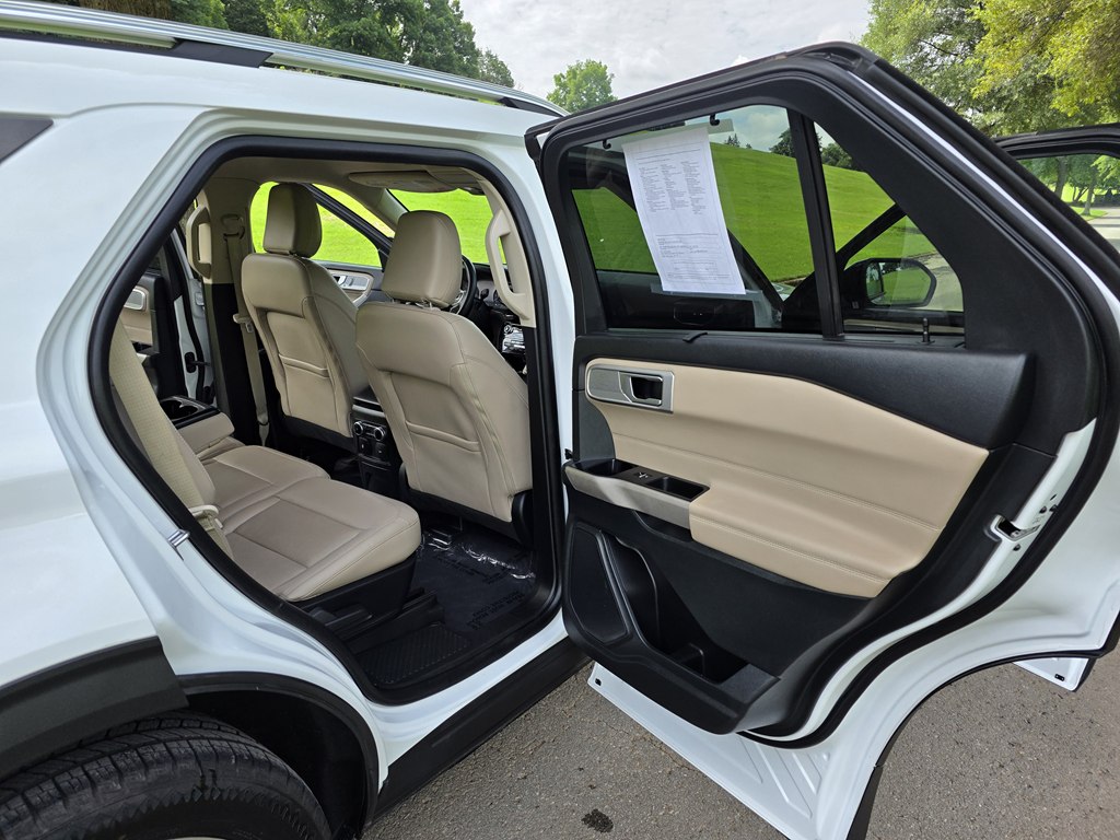 Photo 13 of this FORD EXPLORER