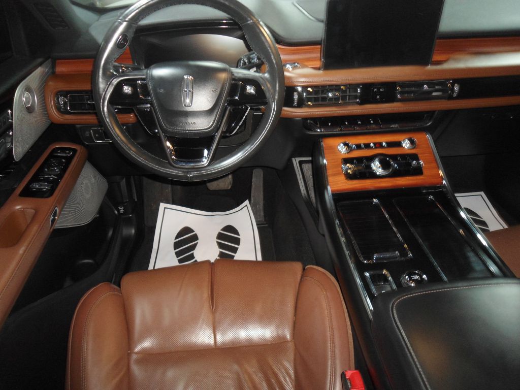 Photo 9 of this LINCOLN AVIATOR
