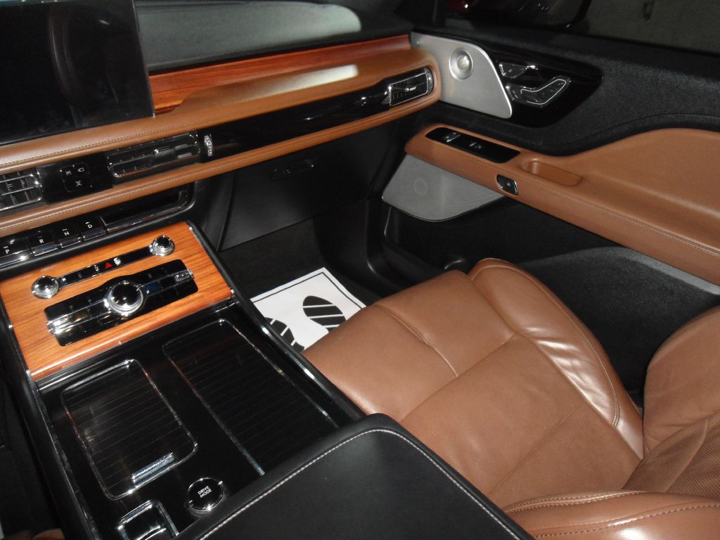 Photo 10 of this LINCOLN AVIATOR