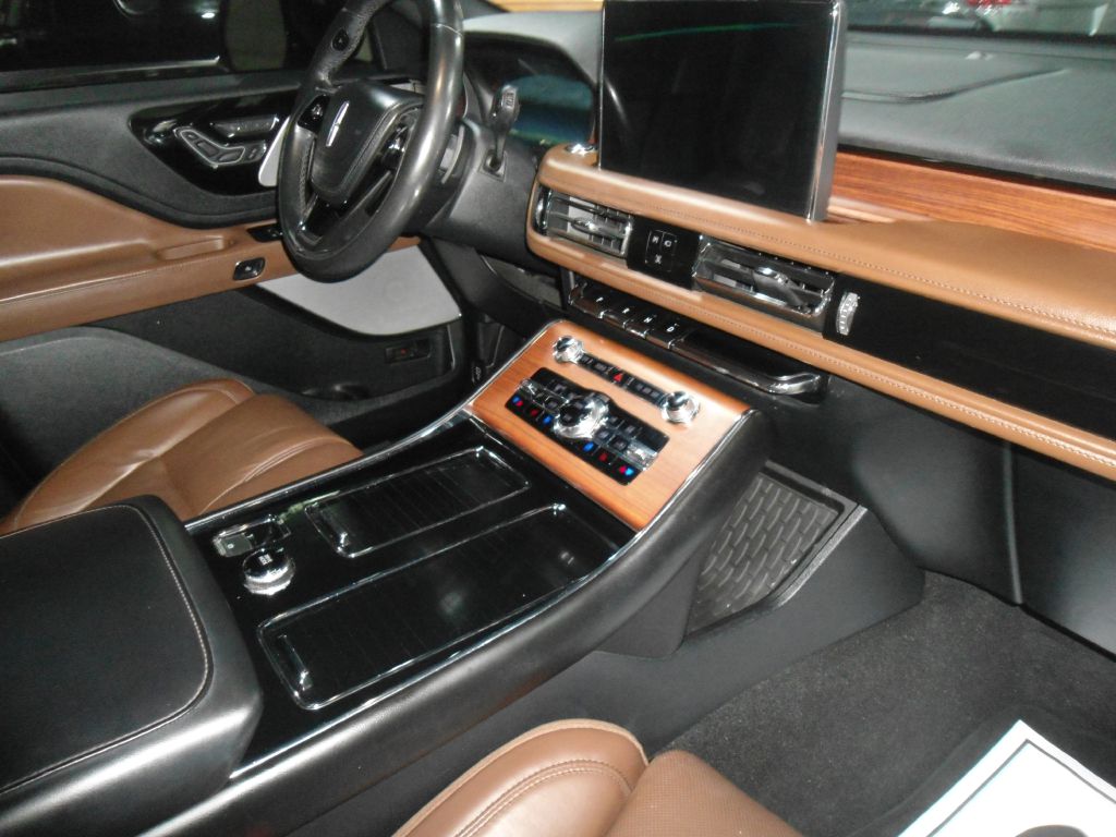 Photo 16 of this LINCOLN AVIATOR