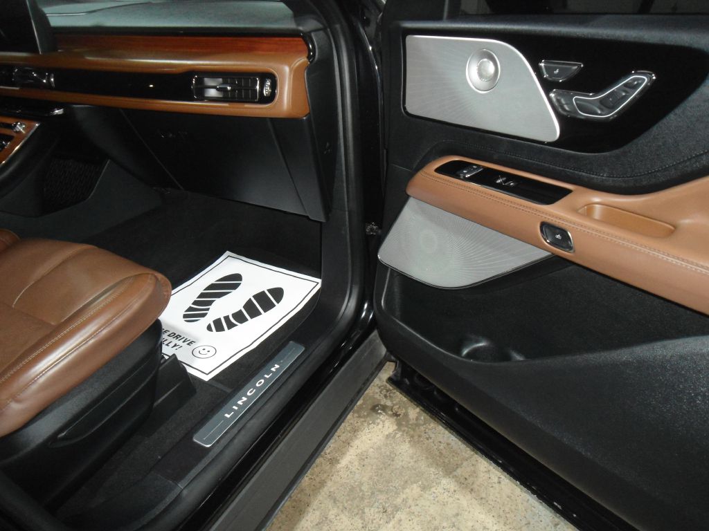 Photo 17 of this LINCOLN AVIATOR