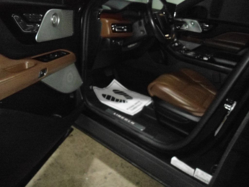 Photo 20 of this LINCOLN AVIATOR