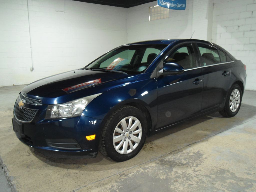 Photo 4 of this CHEVROLET CRUZE