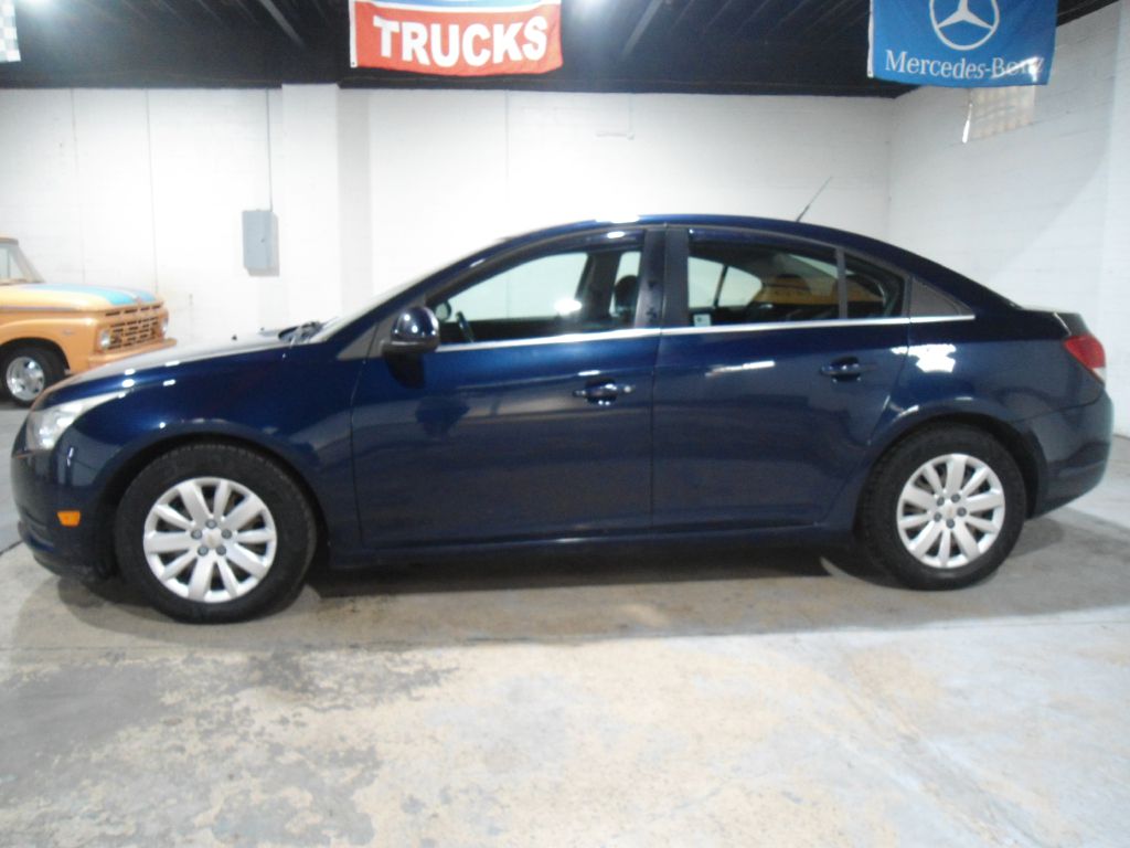 Photo 5 of this CHEVROLET CRUZE