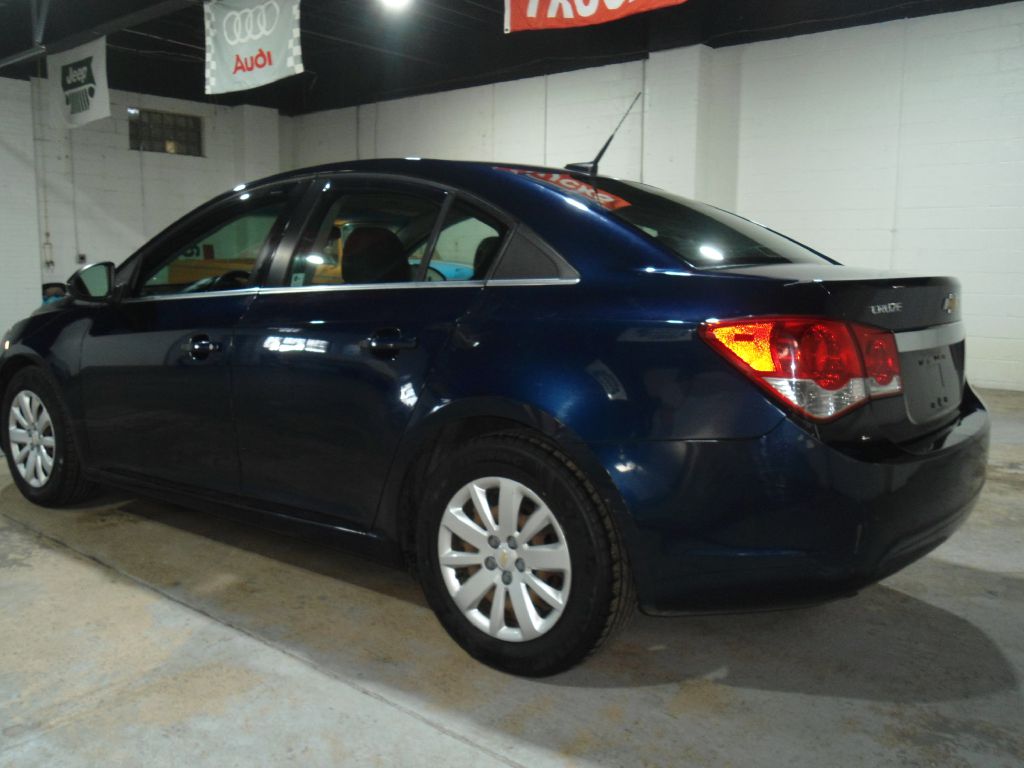 Photo 6 of this CHEVROLET CRUZE