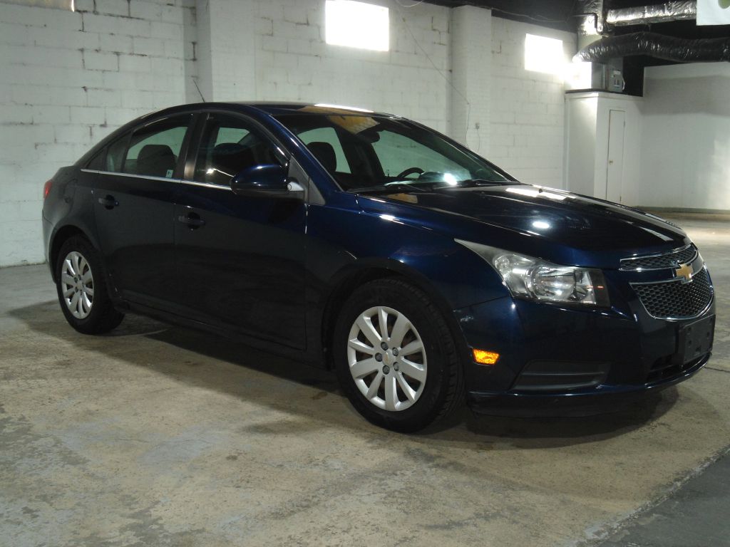 Photo 9 of this CHEVROLET CRUZE