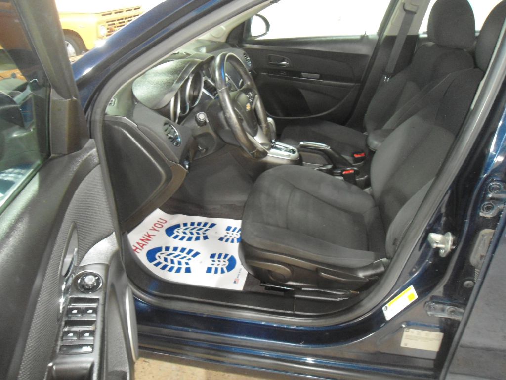 Photo 3 of this CHEVROLET CRUZE