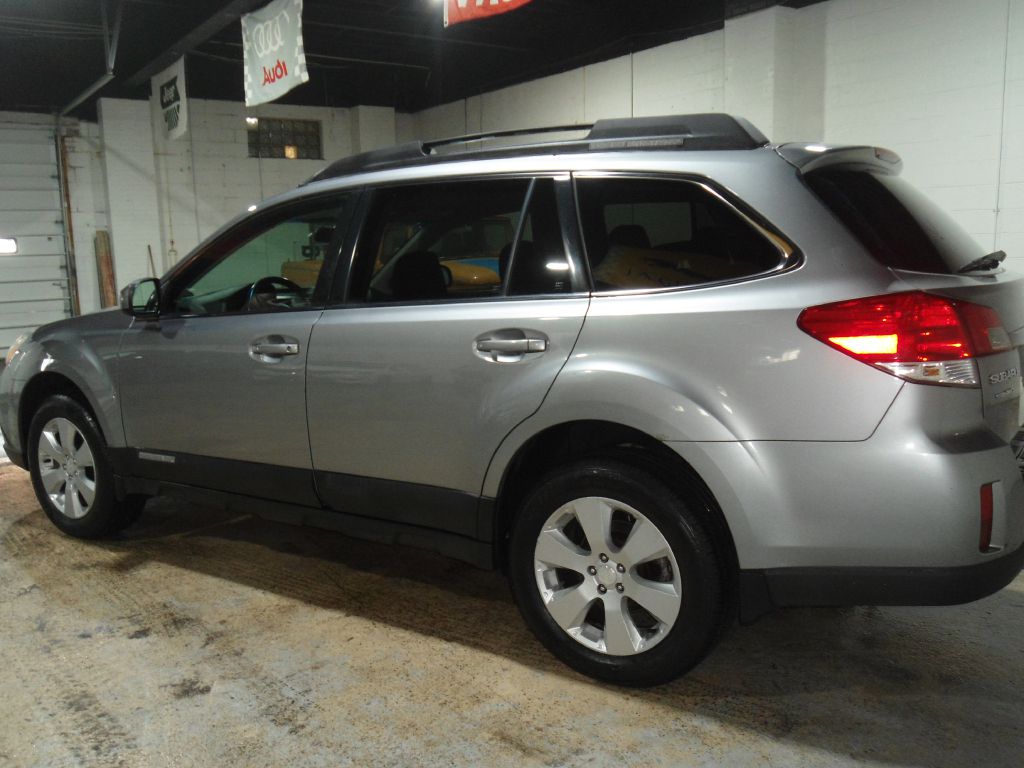 Photo 3 of this SUBARU OUTBACK
