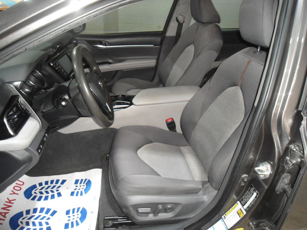 Photo 9 of this TOYOTA CAMRY