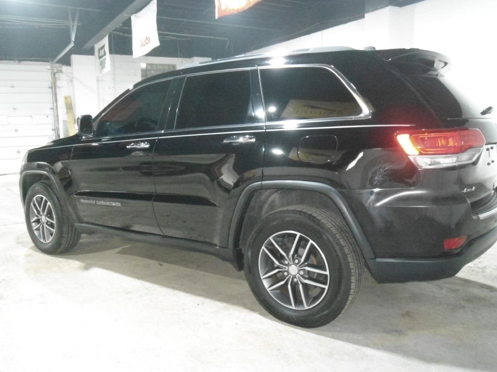 Photo 3 of this JEEP GRAND CHEROKEE