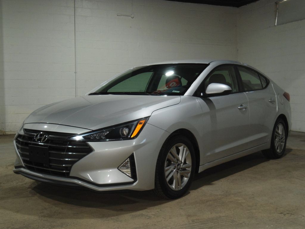 Photo 3 of this HYUNDAI ELANTRA