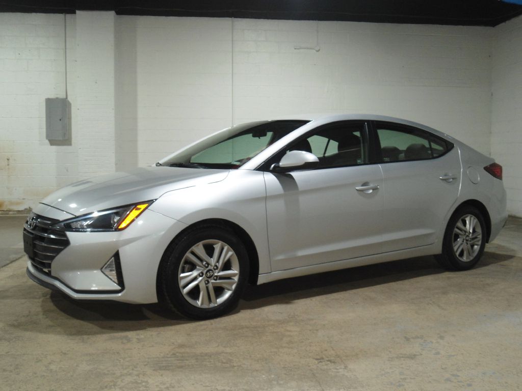 Photo 2 of this HYUNDAI ELANTRA