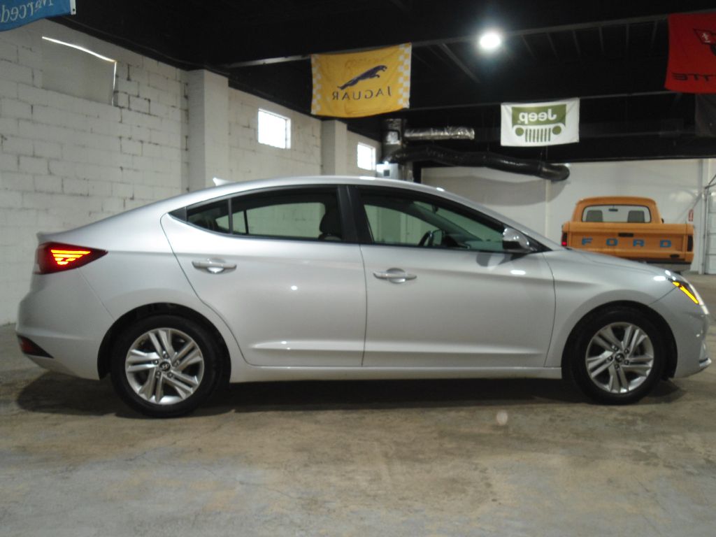 Photo 7 of this HYUNDAI ELANTRA