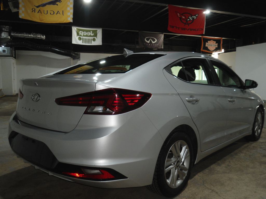 Photo 8 of this HYUNDAI ELANTRA