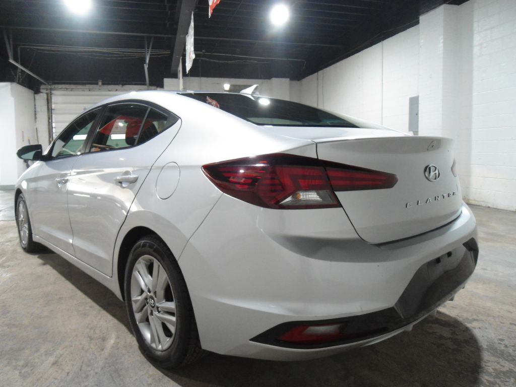 Photo 9 of this HYUNDAI ELANTRA