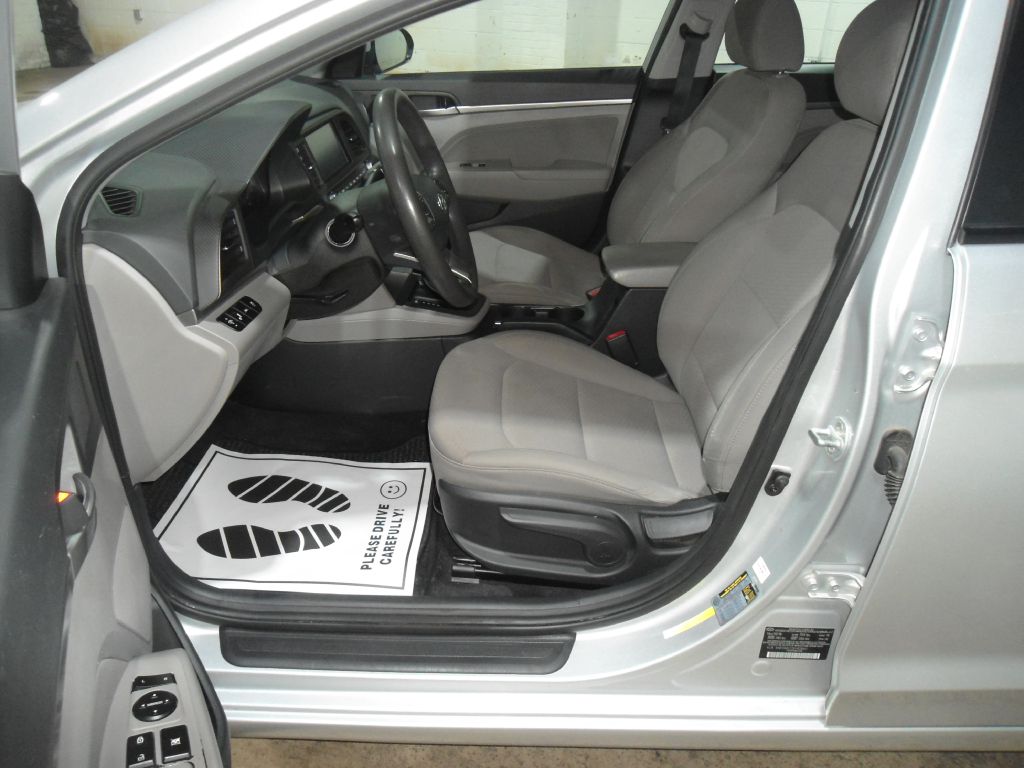 Photo 10 of this HYUNDAI ELANTRA