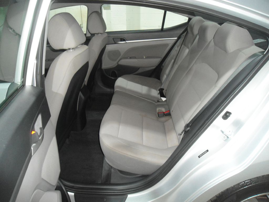 Photo 11 of this HYUNDAI ELANTRA