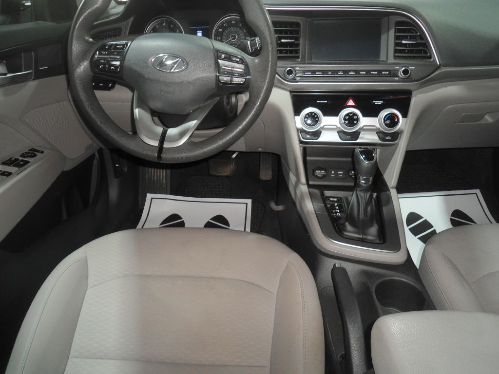 Photo 12 of this HYUNDAI ELANTRA