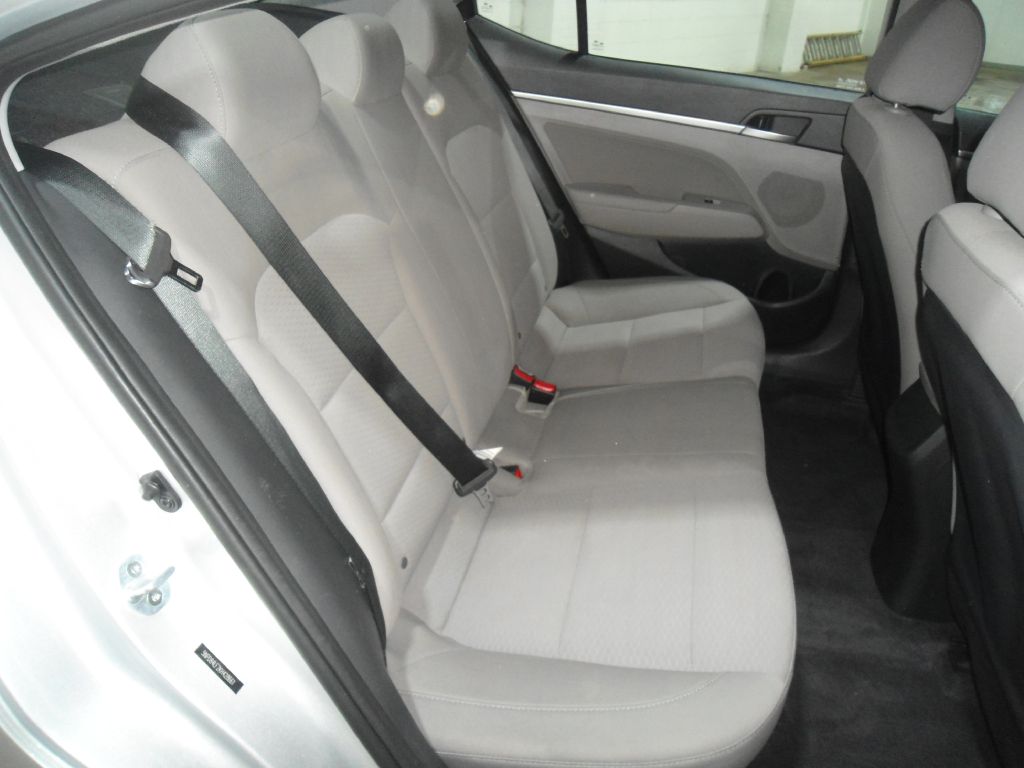 Photo 14 of this HYUNDAI ELANTRA