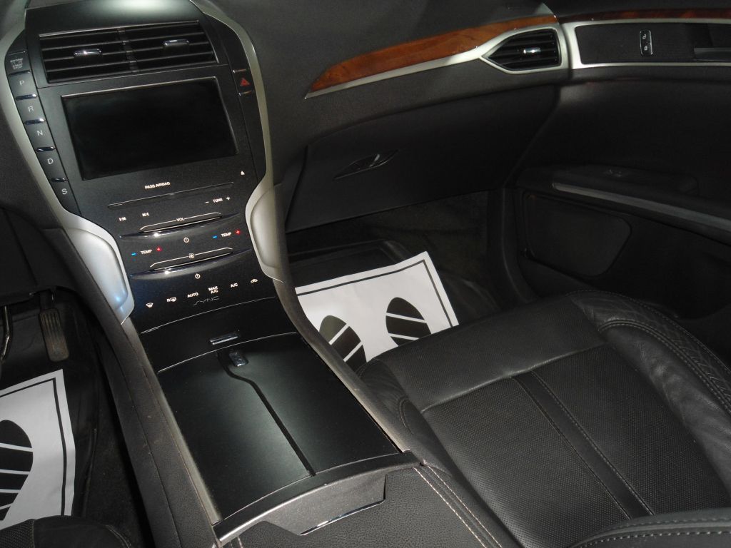 Photo 11 of this LINCOLN MKZ