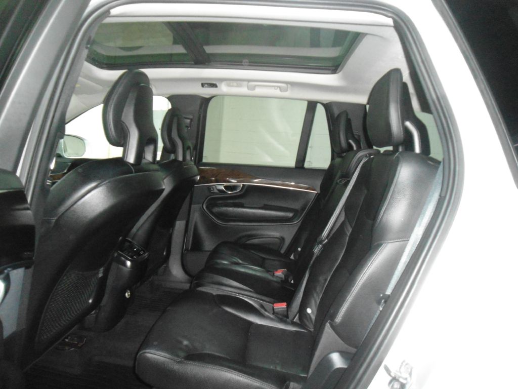 Photo 8 of this VOLVO XC90
