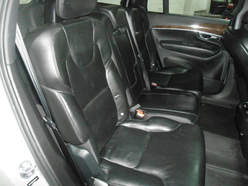 Photo 13 of this VOLVO XC90