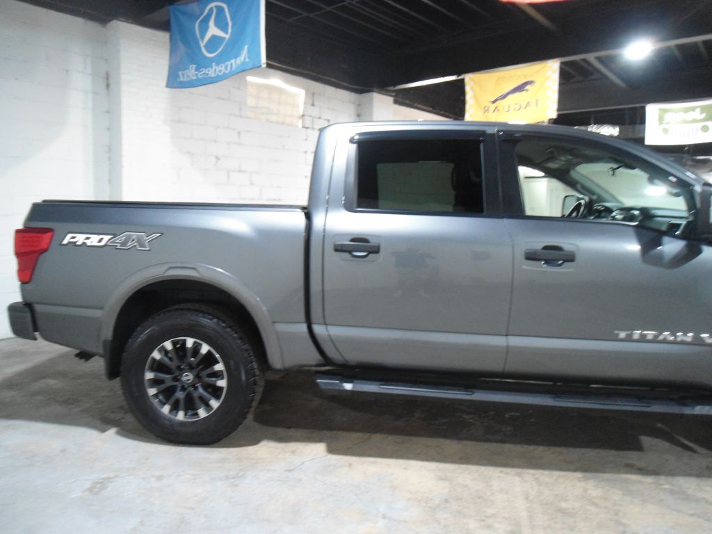 Photo 10 of this NISSAN TITAN
