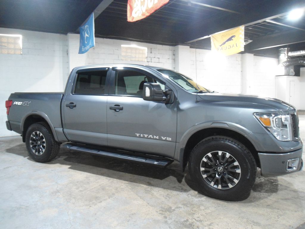Photo 12 of this NISSAN TITAN