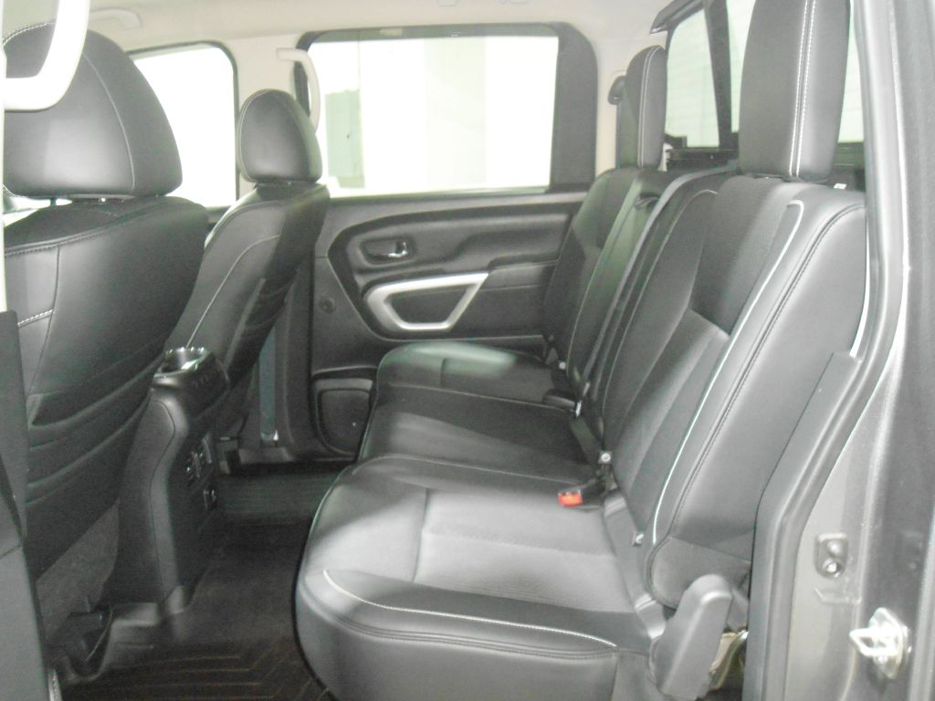 Photo 17 of this NISSAN TITAN