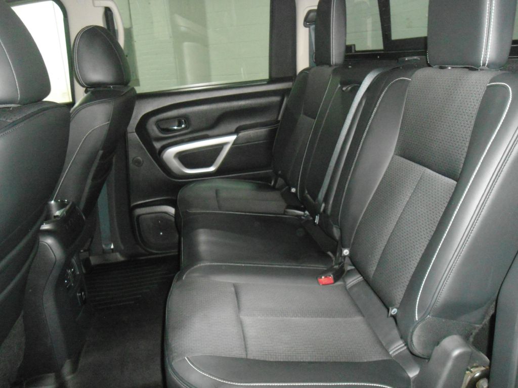 Photo 18 of this NISSAN TITAN