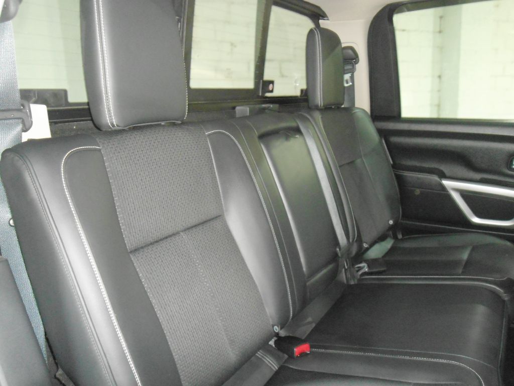 Photo 22 of this NISSAN TITAN