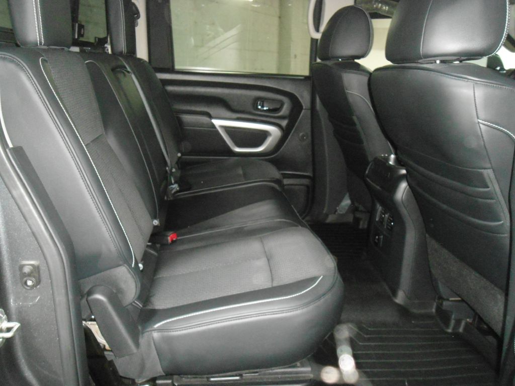 Photo 23 of this NISSAN TITAN