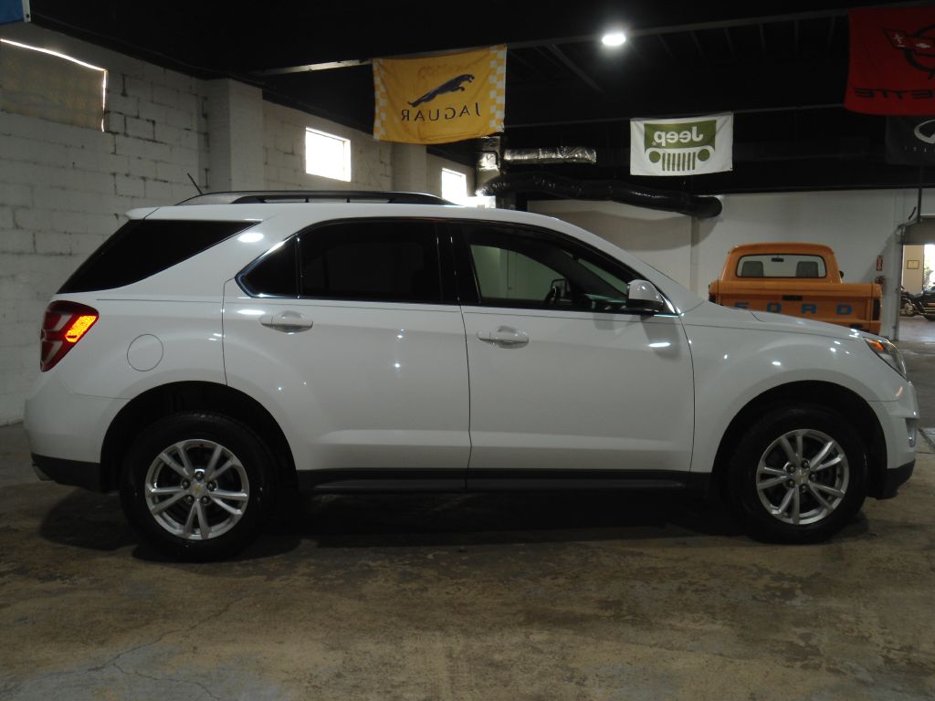 Photo 5 of this CHEVROLET EQUINOX