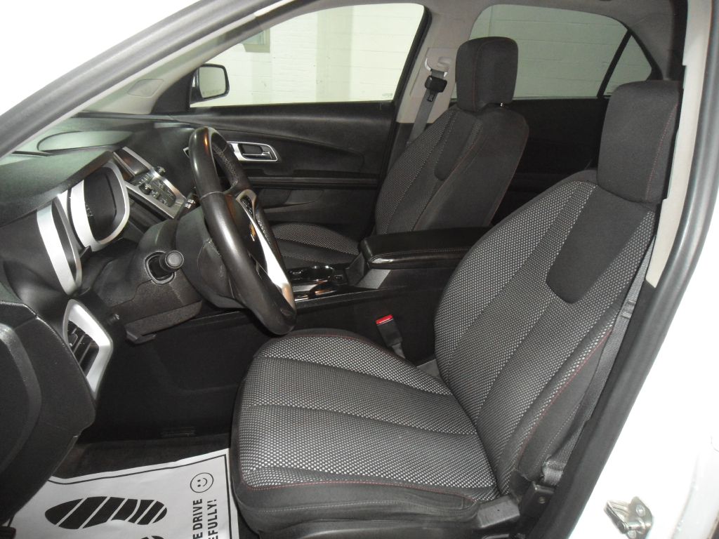 Photo 8 of this CHEVROLET EQUINOX