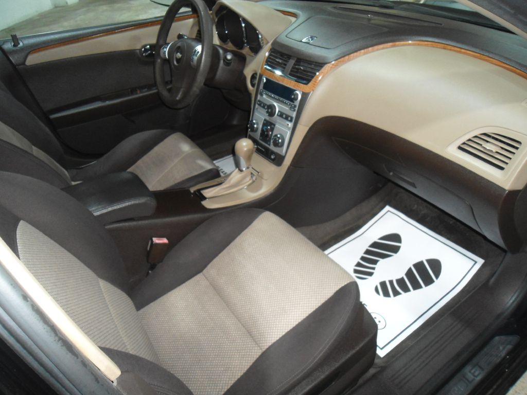 Photo 14 of this CHEVROLET MALIBU