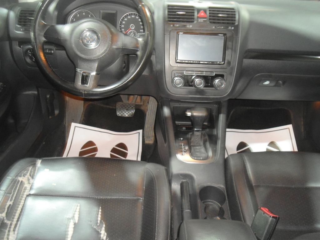 Photo 5 of this VOLKSWAGEN JETTA