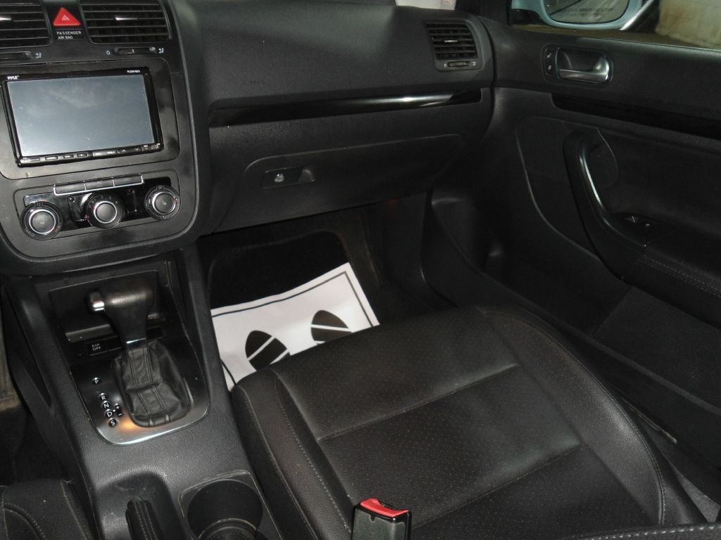 Photo 7 of this VOLKSWAGEN JETTA